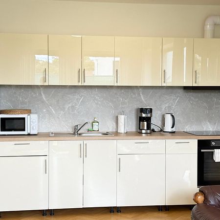 Familyvilla, New 4 Luxury Big Apartments, Parking براغ المظهر الخارجي الصورة