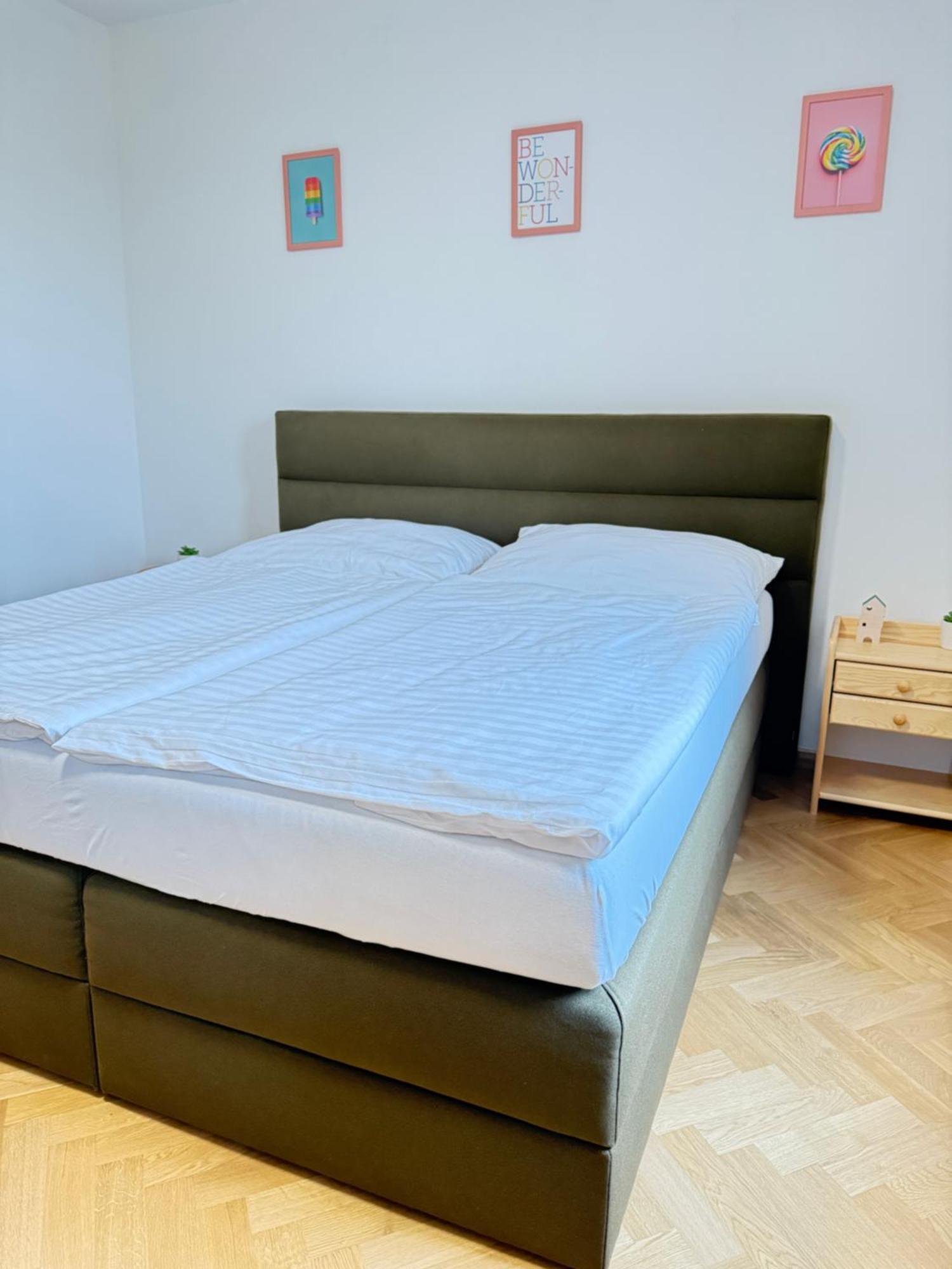 Familyvilla, New 4 Luxury Big Apartments, Parking براغ المظهر الخارجي الصورة