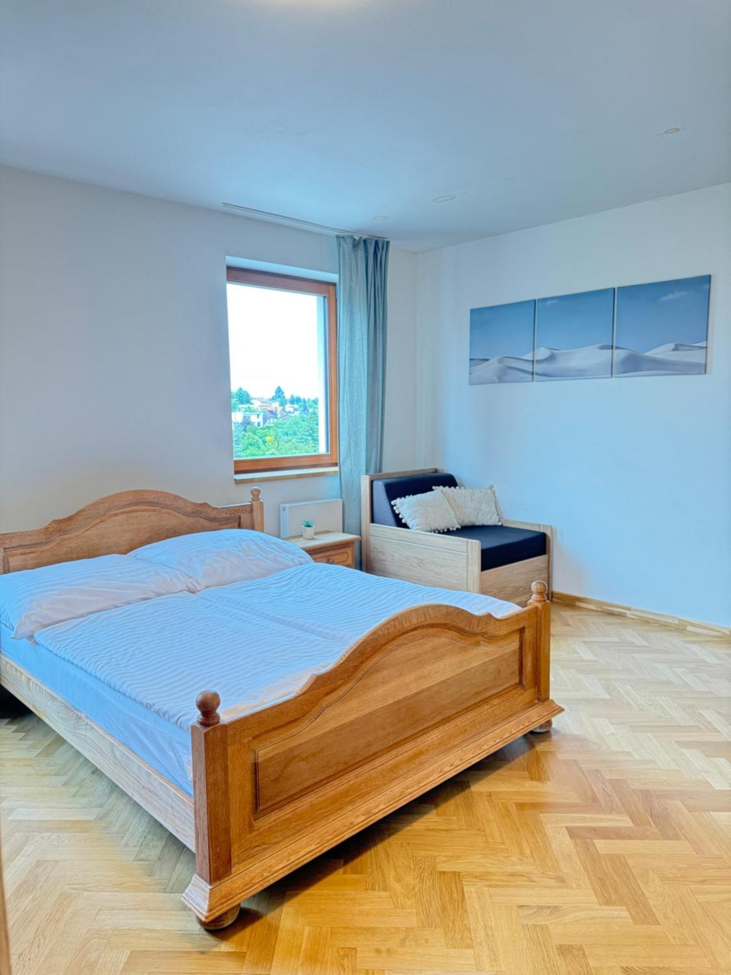 Familyvilla, New 4 Luxury Big Apartments, Parking براغ المظهر الخارجي الصورة